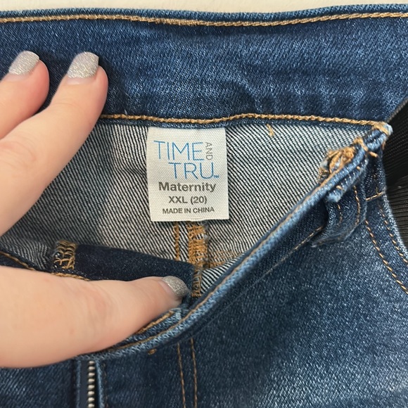 Maternity Shorts - Picture 3 of 3